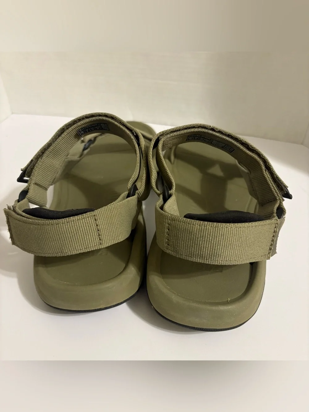 Teva Hurricane XLT2 Olive Green Hook-and-Loop Strapped Men's Sandals Like New